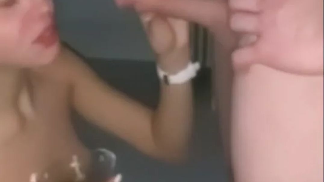 Русская малая под бухлом на вписке согласилась дать в жопу на камеру