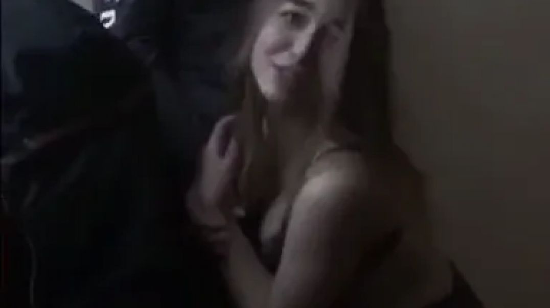 Русская малая под веществами просит что бы её выебали трое парней